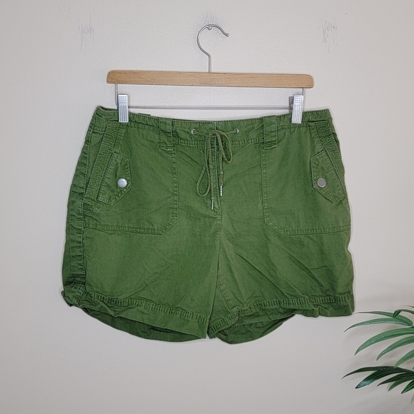 Loft | Casual Green Shorts with Drawstring Waist. - Picture 1 of 4